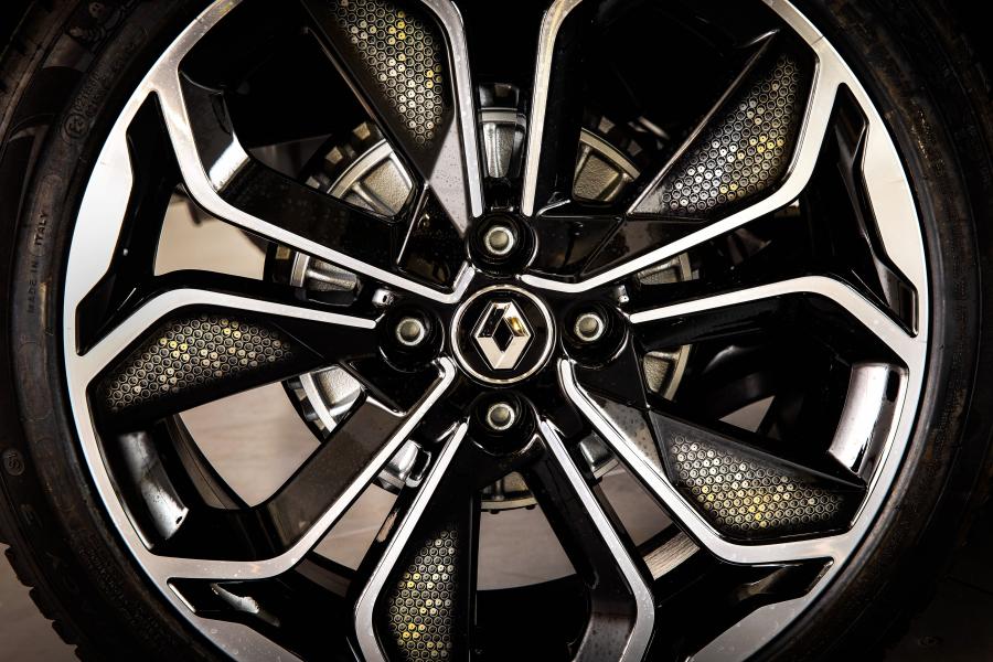 Колеса Renault Clio Moschino 2018 года  (фото 6 из 18)